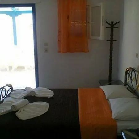Zannes Hotel Perissa (Santorini)